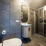 Sea & Sky Residence, Centre Apartment *