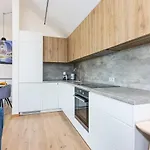 Sea & Sky Residence, Centre Apartment
