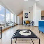 Sea & Sky Residence, Centre Apartment *