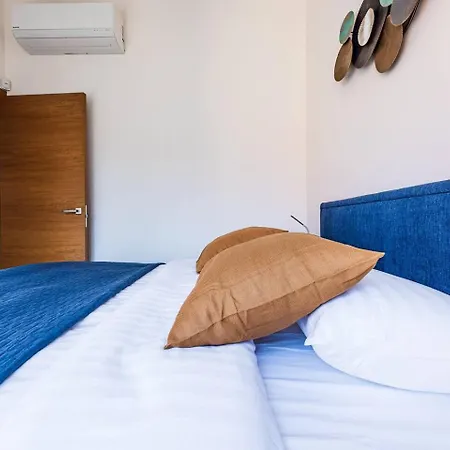 Sea & Sky Residence, Centre Apartment