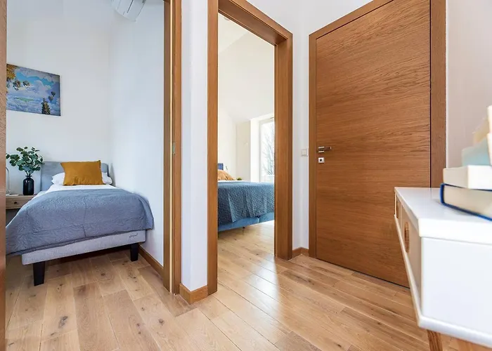 Sea & Sky Residence, Centre פלאנגה